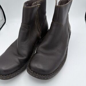 Born Brown Leather Ankle Boots Side Zip Comfort Boots Men's Size 10.    1645